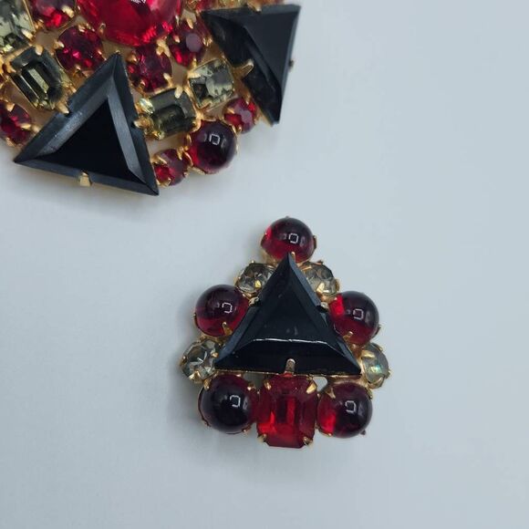 Juliana D & E Round Embellished Brooch & Triangle Clip-on Earrings Set Red - Picture 4 of 13